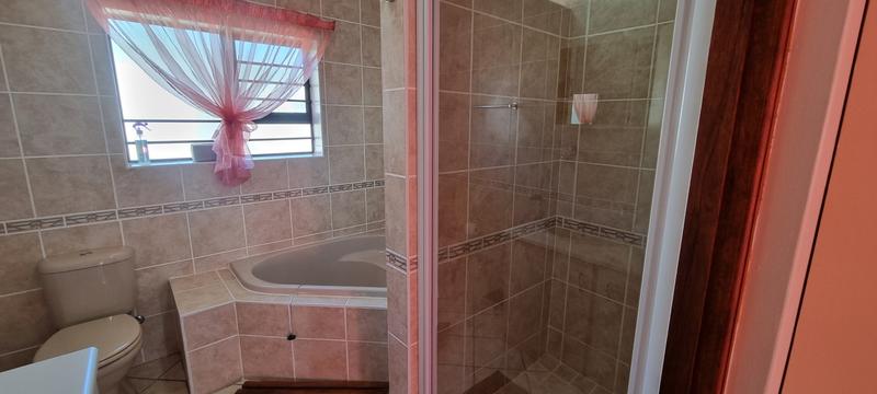 4 Bedroom Property for Sale in Fraaiuitsig Western Cape